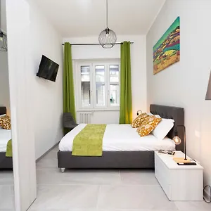 https://apt-navigli-dock.italymilanhotels.net