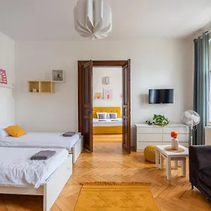 https://garden-city-central-apartments.praguehotelsweb.com