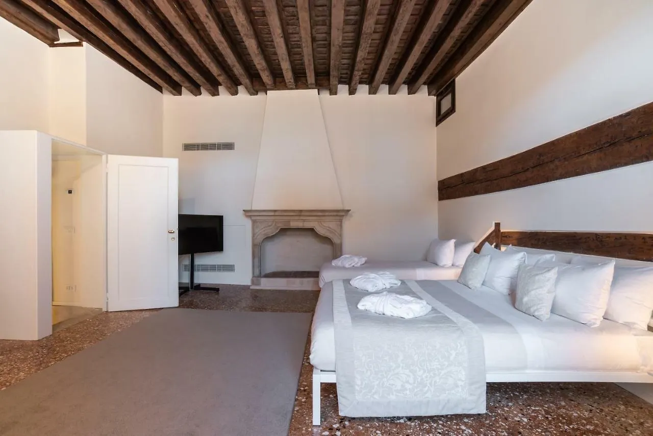 Palazzo Vendramin Costa Apartment Venice